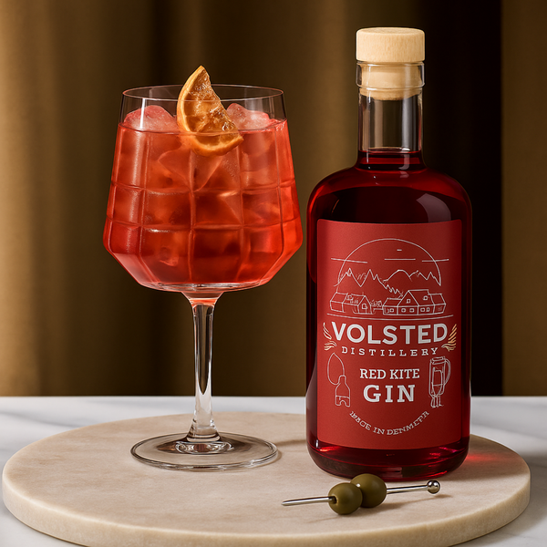 Volsted Red Kite Gin + 2 The Blend Gin Glass